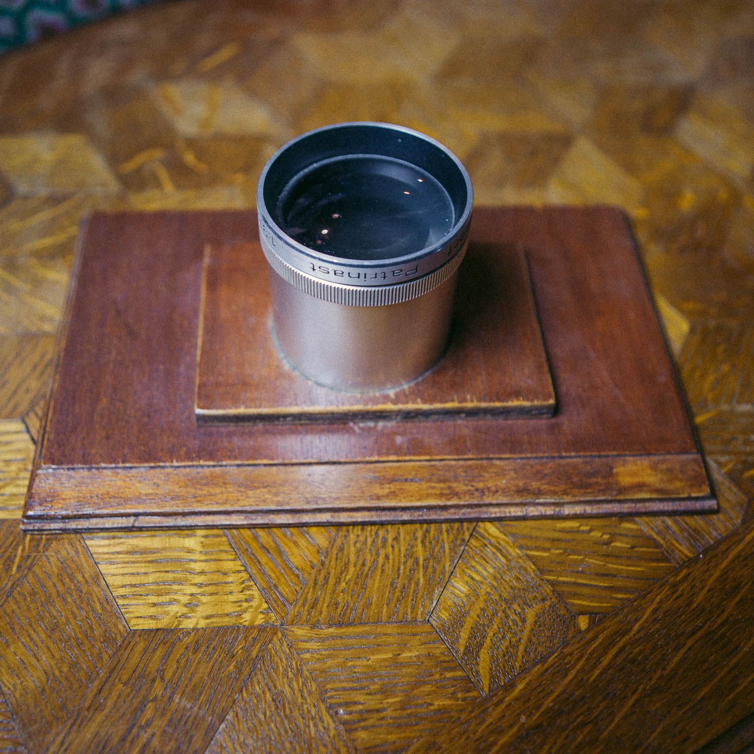 Patrinast lens